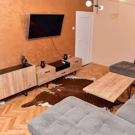 Apartament Goldi